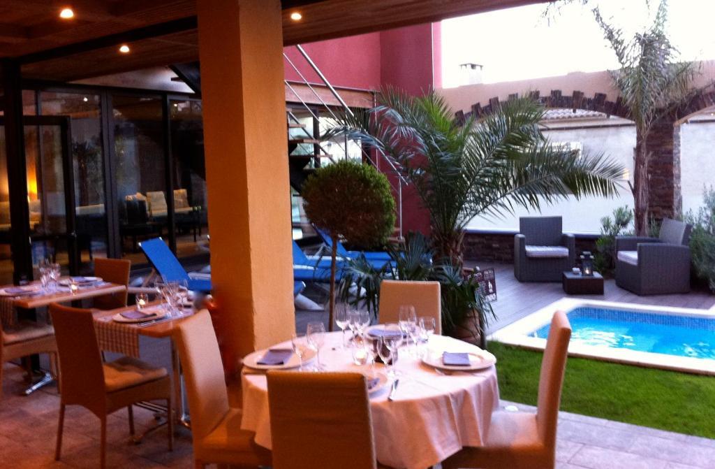 Hotel La Placa Garriguella Εξωτερικό φωτογραφία