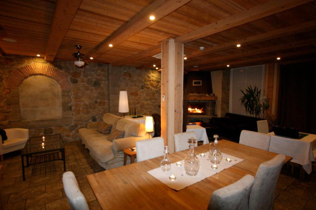 Hotel La Placa Garriguella Εξωτερικό φωτογραφία