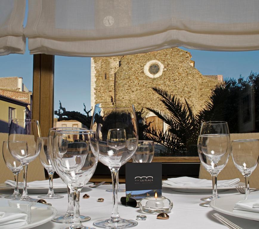 Hotel La Placa Garriguella Εξωτερικό φωτογραφία