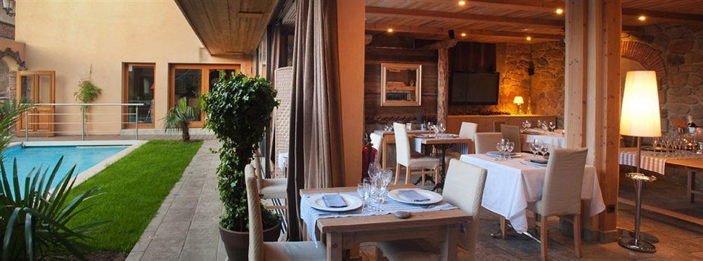 Hotel La Placa Garriguella Εξωτερικό φωτογραφία