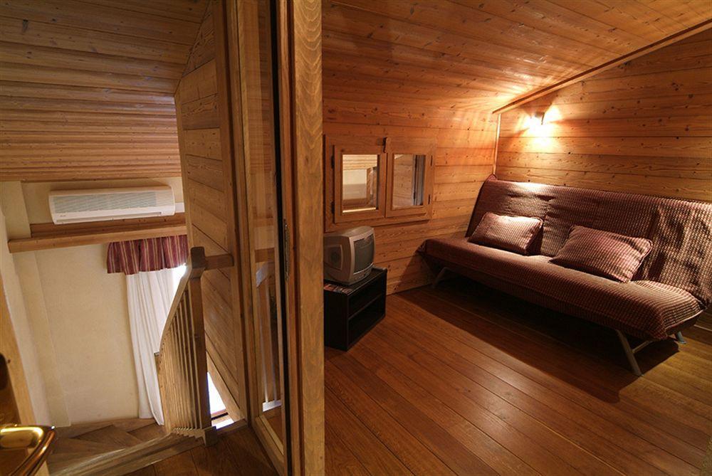Hotel La Placa Garriguella Εξωτερικό φωτογραφία