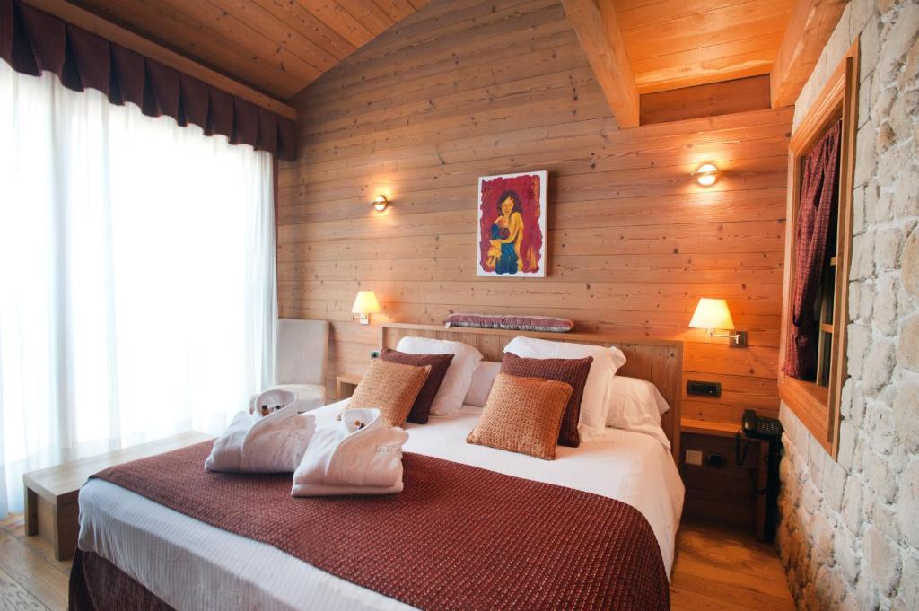Hotel La Placa Garriguella Εξωτερικό φωτογραφία
