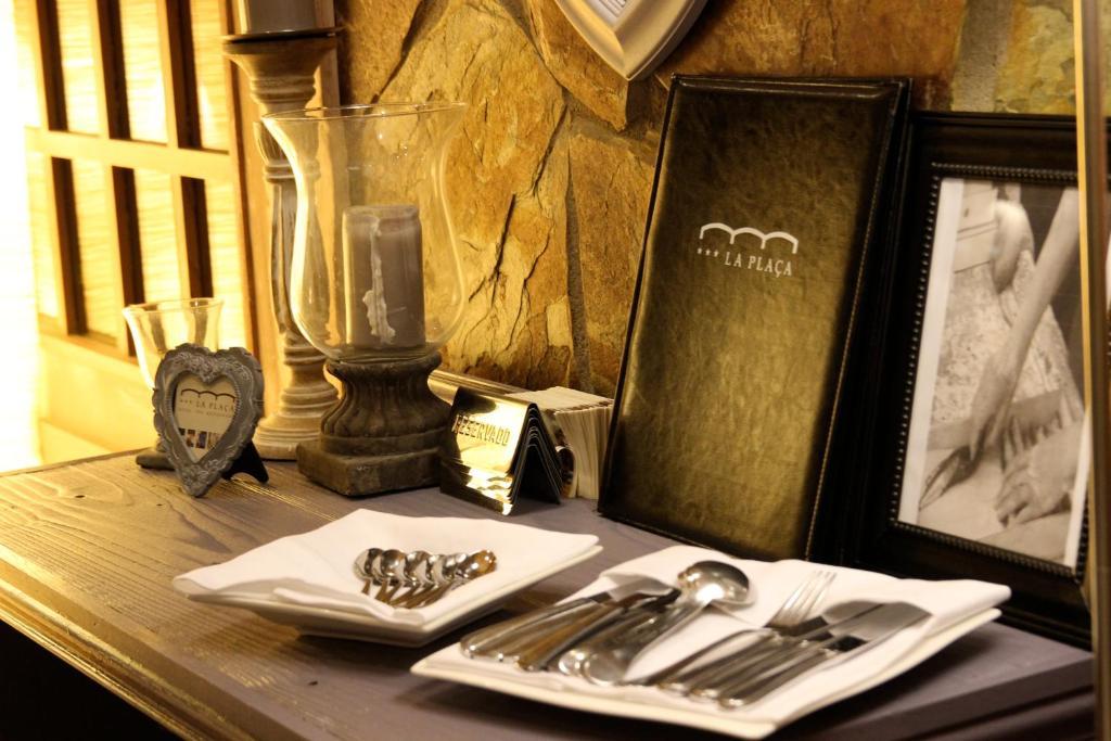 Hotel La Placa Garriguella Εξωτερικό φωτογραφία
