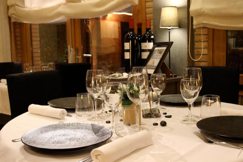 Hotel La Placa Garriguella Εξωτερικό φωτογραφία