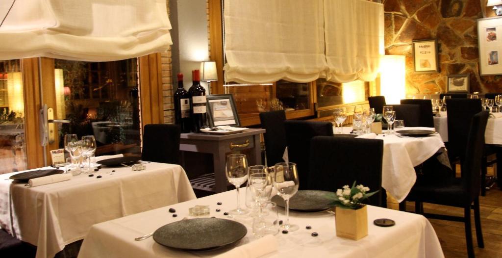 Hotel La Placa Garriguella Εξωτερικό φωτογραφία