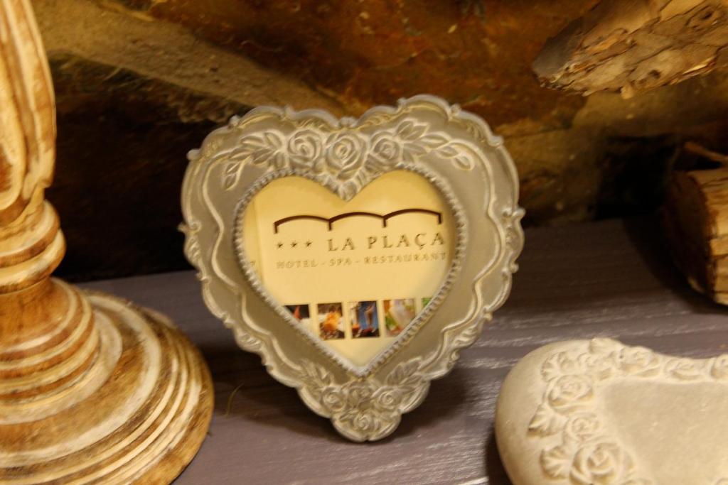 Hotel La Placa Garriguella Εξωτερικό φωτογραφία