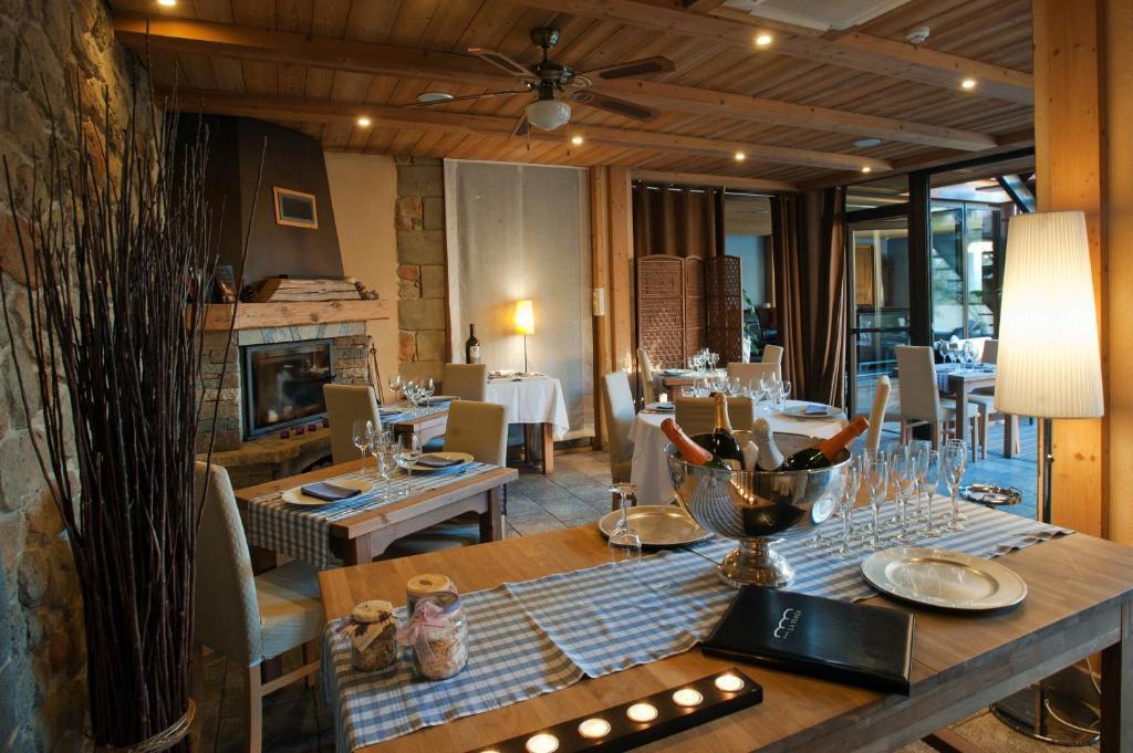 Hotel La Placa Garriguella Εξωτερικό φωτογραφία