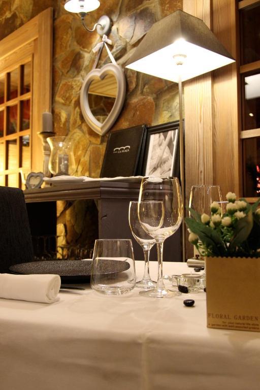 Hotel La Placa Garriguella Εξωτερικό φωτογραφία