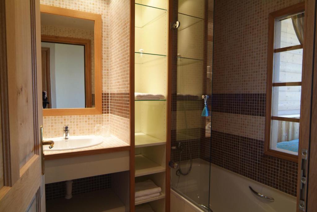 Hotel La Placa Garriguella Δωμάτιο φωτογραφία