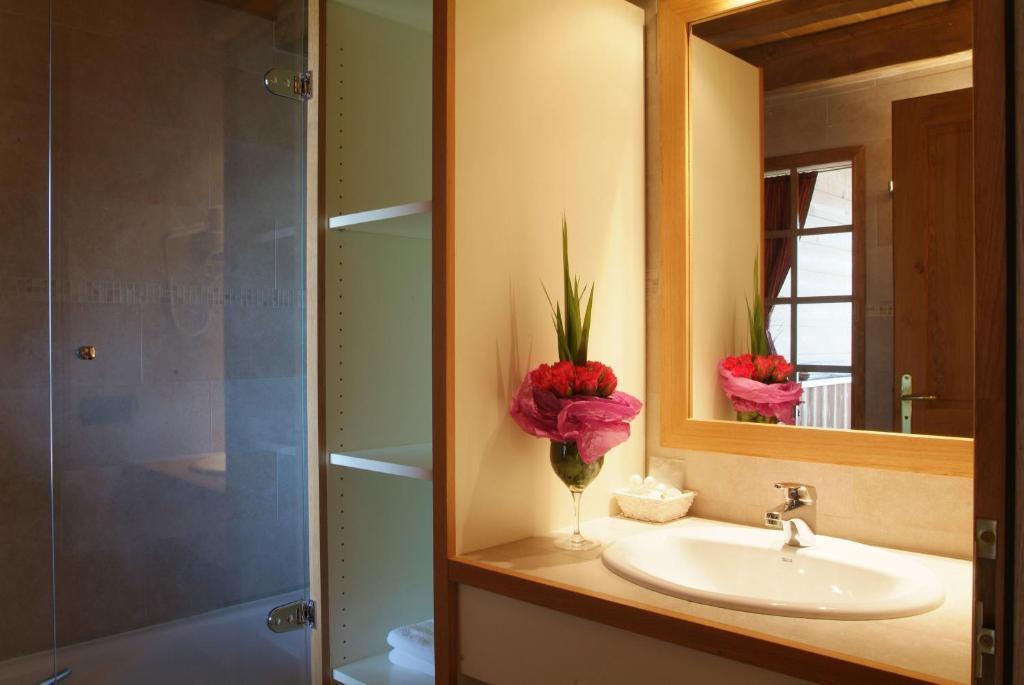 Hotel La Placa Garriguella Δωμάτιο φωτογραφία