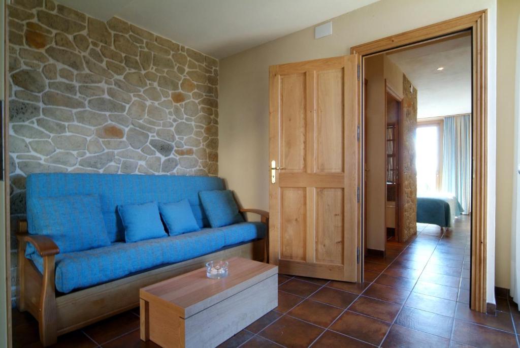 Hotel La Placa Garriguella Δωμάτιο φωτογραφία