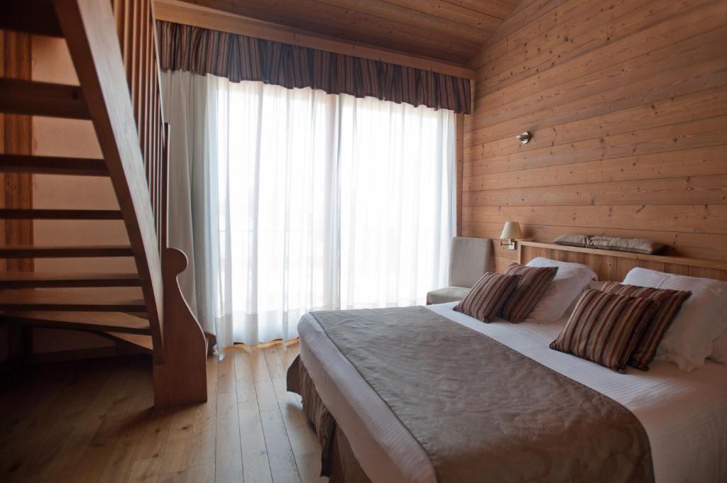 Hotel La Placa Garriguella Δωμάτιο φωτογραφία