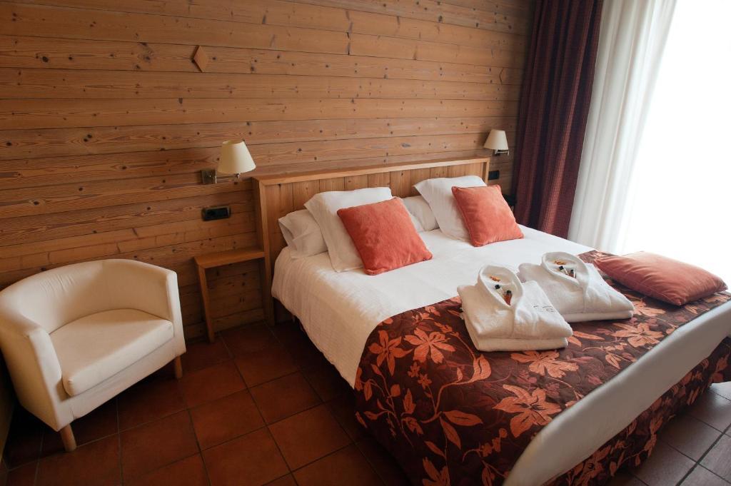 Hotel La Placa Garriguella Δωμάτιο φωτογραφία